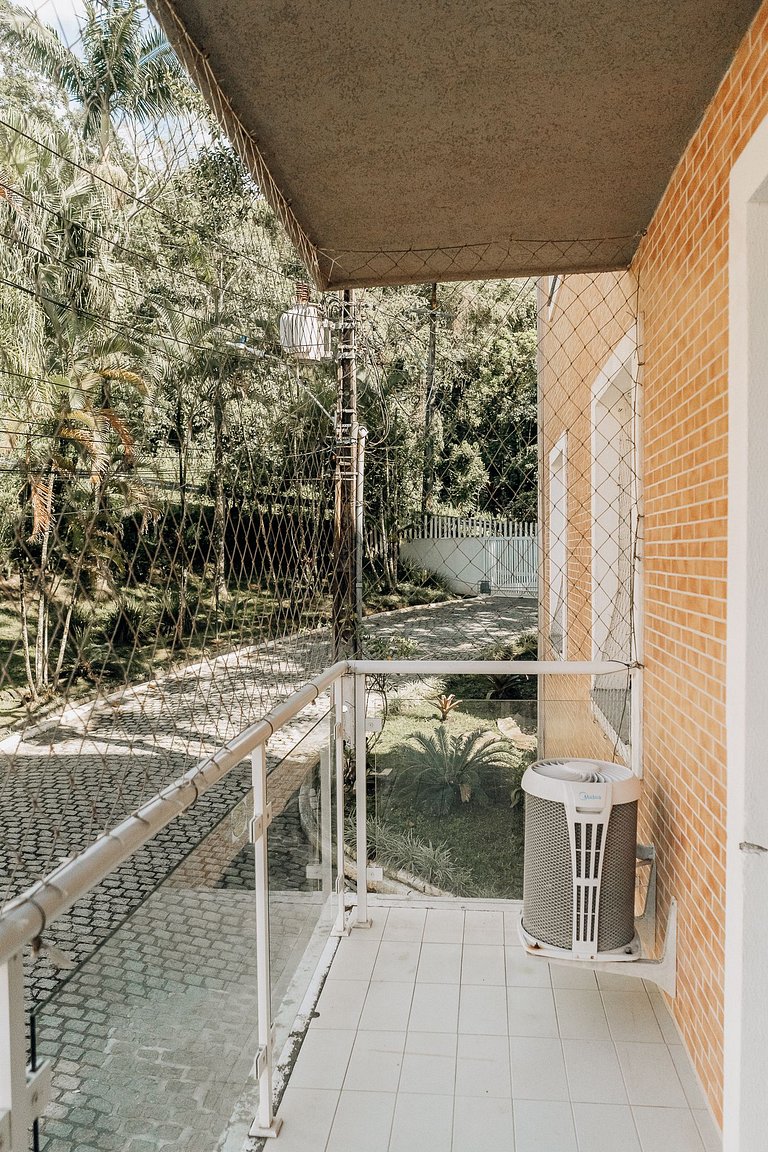 Apartamento familiar com acesso privativo à Praia Mansa