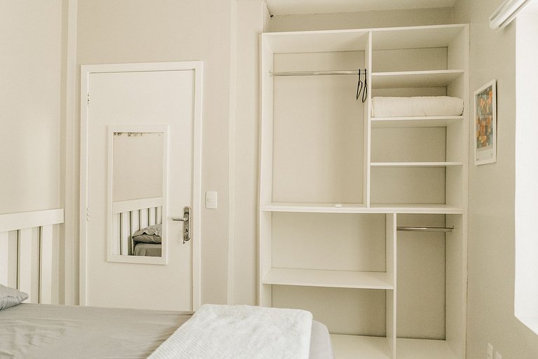 Apartamento familiar com acesso privativo à Praia Mansa