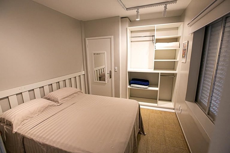 Apartamento familiar com acesso privativo à Praia Mansa