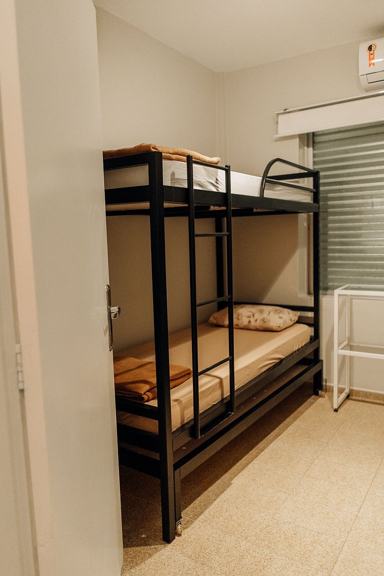 Apartamento familiar com acesso privativo à Praia Mansa