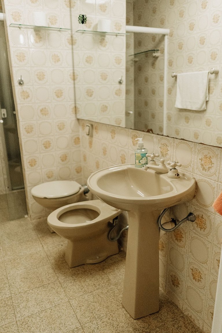 Apartamento familiar com acesso privativo à Praia Mansa